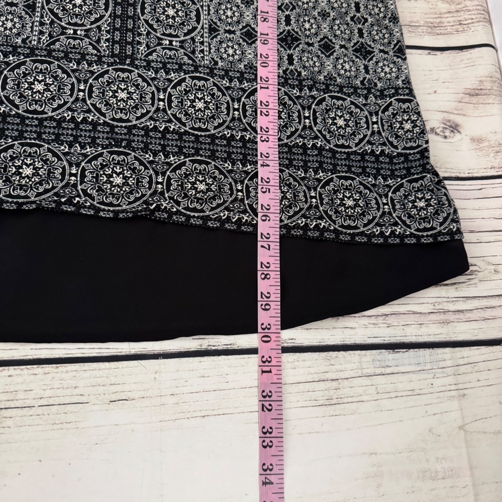 Rose + Olive Women 1X Black White Medallion Print Tunic 3/4 Sleeve Layered Hem - Picture 8 of 8
